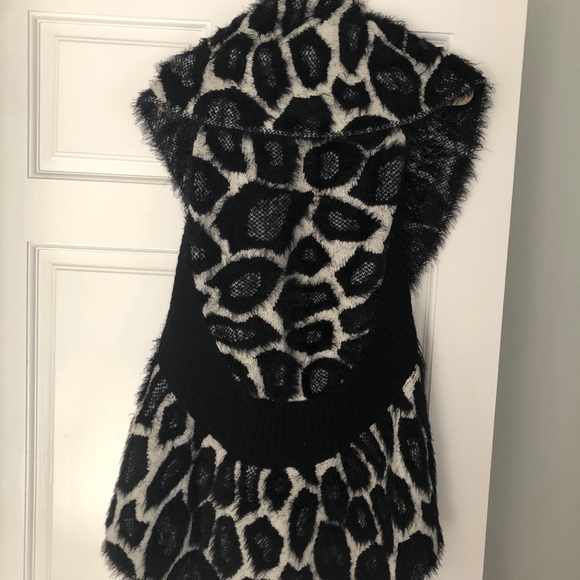 Gorgeous animal print sweater vest - Picture 2 of 6